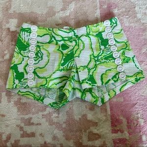 Lilly Pulitzer 3” Liza Shorts in Resort White Heart Breakers Size 00